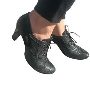 Vintage 7M Black Leather Lace Up Oxford Heels